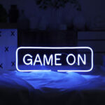 نيون مضيئة لتجديد ديكور غرف الجيمنج والمحلات التجارية والشركات Game-on لافتة