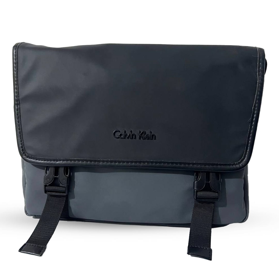 Men-Leather-Cross-Big-Bag-for-Work-and-Collage_All_3989_8.jpeg شنطة رجالي كروس جلد صناعي كبيره الحجم لحمل متعلقات الشغل والدراسة باقفال امامية للحفاظ علي المحتويات - الصورة 1