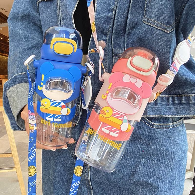School-Kids-Flask-Straw-3D-Designs-450-ml_All_4628_8.jpeg زجاجة شرب مياه وعصائر 450 ملي بأشكال ثري دي مبهجة وحزام كروس لسهولة الحمل - الصورة 1