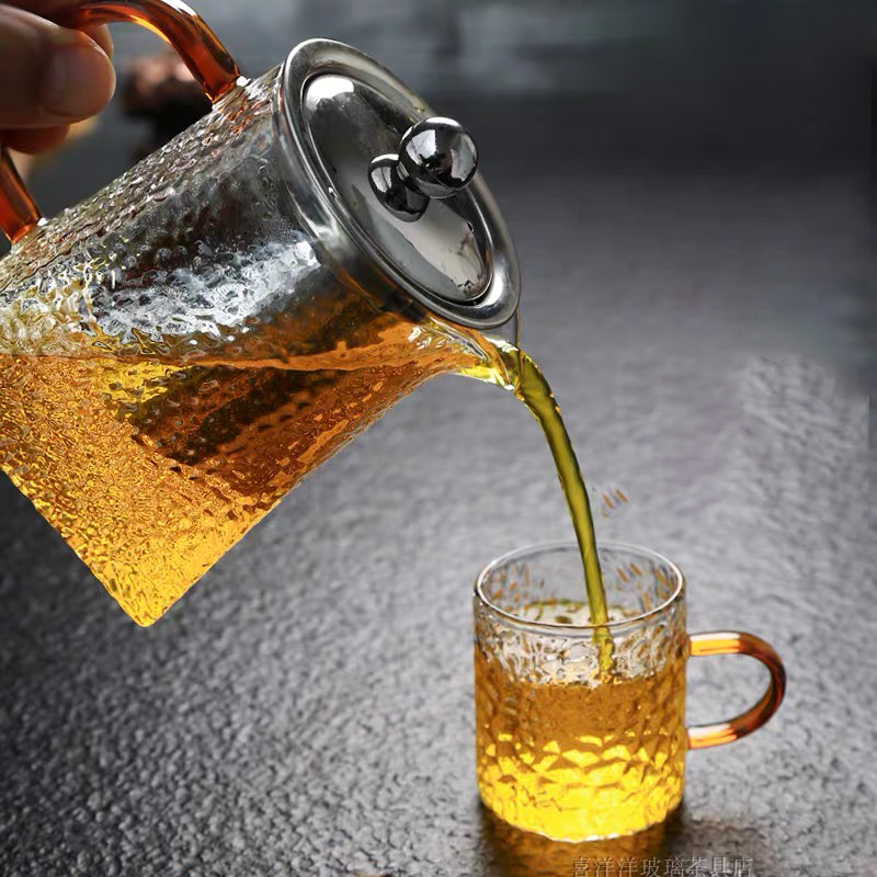 براد-زجاج-منقرش-750-ملي-بمصفاه-استانليس-ستيل-للاعشاب-وغطاء-محكم-الغلق-ويد-ذهبي_All_5198_8.jpeg براد زجاج منقرش 750 ملي بمصفاه استانليس ستيل للاعشاب وغطاء محكم الغلق ويد ذهبي - الصورة 1