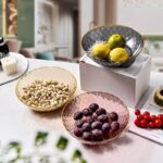 ⁦طبق اكليريك بحواف ذهبي وقاعدة دواره لحمل وتقديم الفواكه والمكسرات والشوكولاتة بشكل شيك⁩ - الصورة ⁦3⁩