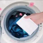 ⁦باكت مناديل غسيل لامتصاص الألوان من الملابس ومانع للبهتان 50 قطعة⁩ - الصورة ⁦2⁩
