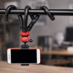⁦ترايبود بحامل ثلاثي مرن بتصميم اخطبوطي برأس كروية تدور 360 درجة مع مايك وإضاءة للتصوير⁩ - الصورة ⁦3⁩