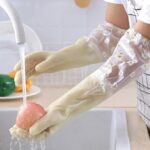 ⁦جوانتي كوع وتربروف بتصميم الزهور قابل لإعادة الاستخدام لتنظيف الأطباق والأعمال التنظيفية للمنزل⁩ - الصورة ⁦2⁩