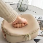 ⁦شنطة ميك اب وتربروف مقسمة من الداخل مناسبة للسفر⁩ - الصورة ⁦8⁩