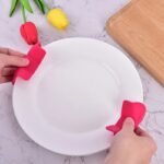 ⁦ماسك سيليكون لحمل الحلل والصواني بتصميم فيونكة عازل للحرارة قطعتين⁩ - الصورة ⁦6⁩